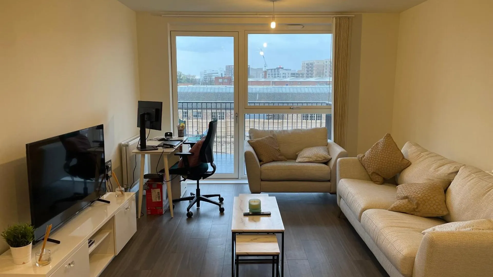 Flat In Hayes contacts